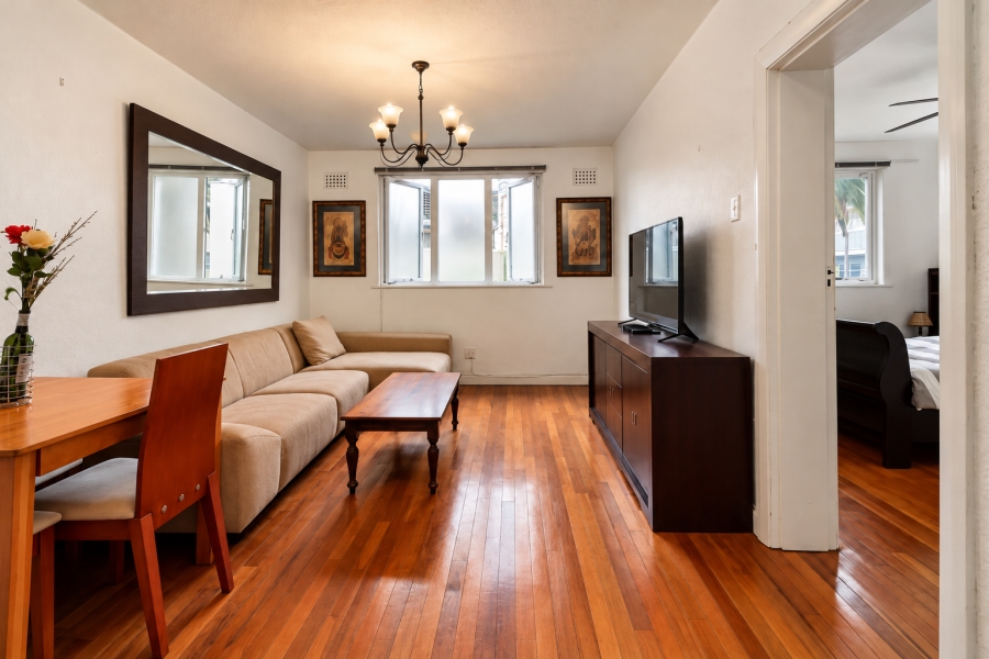 To Let 1 Bedroom Property for Rent in Green Point Western Cape